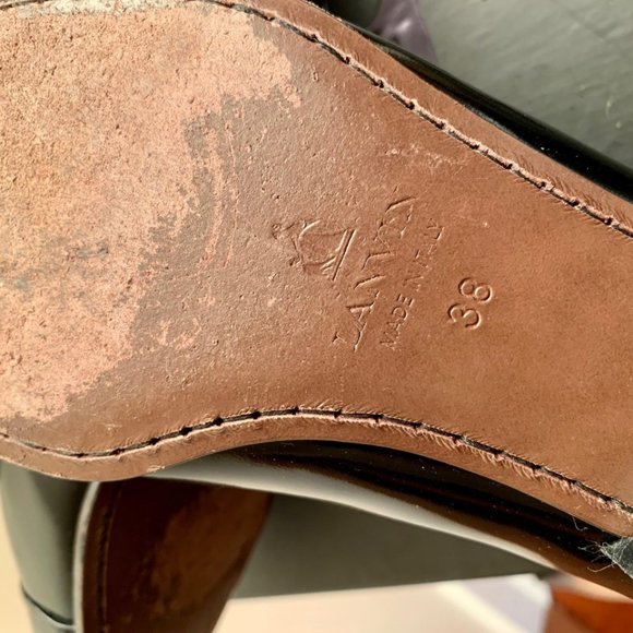 Gorgeous Lanvin Patent Loafers - Size 38 - Picture 9 of 11